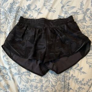 Camo Lululemon hotty hot shorts!